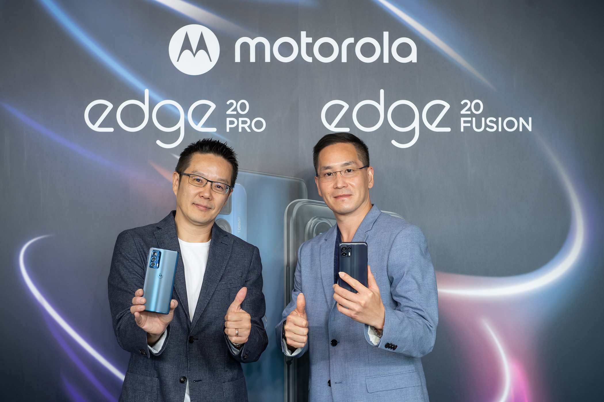 Motorola edge系列以優於市場的價格提供消費者旗艦級的規格。Motorola中亞太區智慧型裝備總經理田曉坤(左) ...