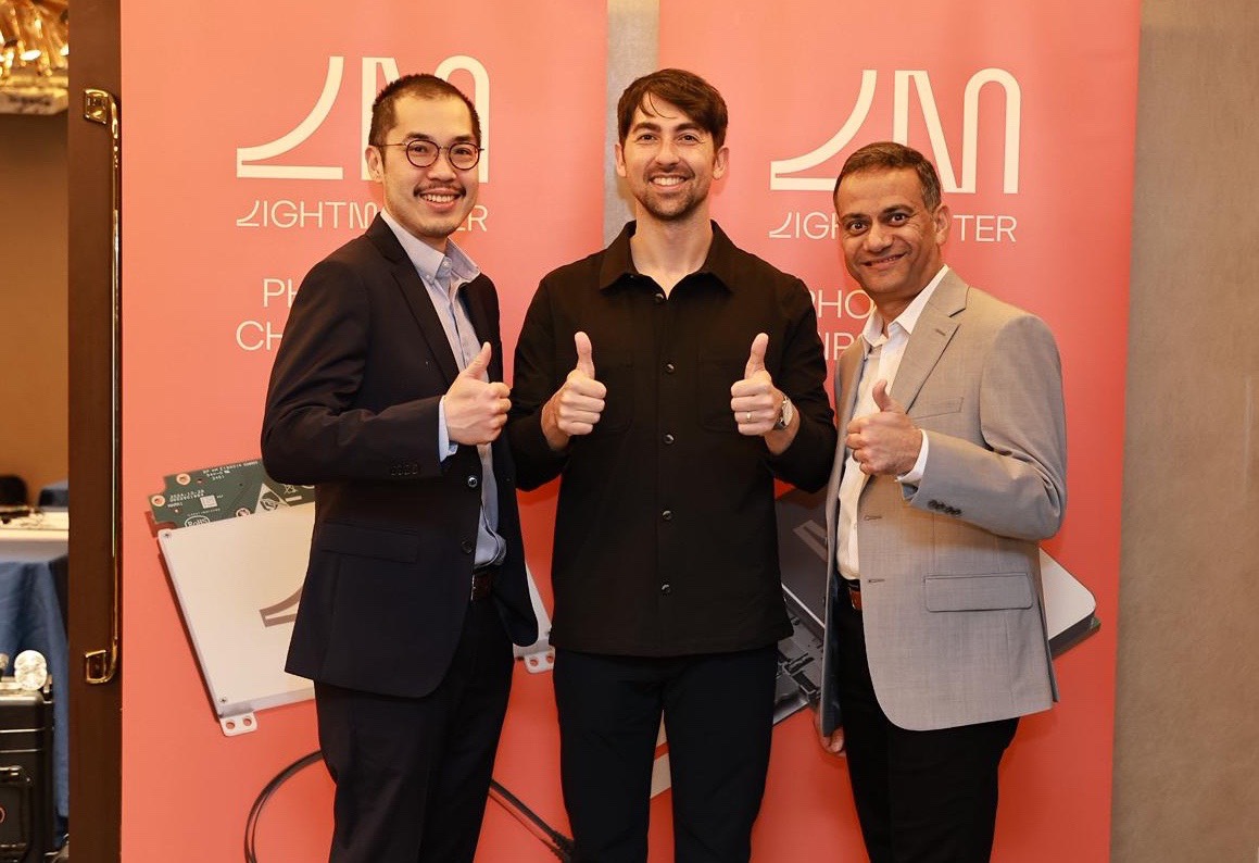 由左至右 Darius Bunandar_Lightmatter 創辦人暨首席科學家 ,Nicholas Harris_Lightmatter創辦人暨執行長,  ...